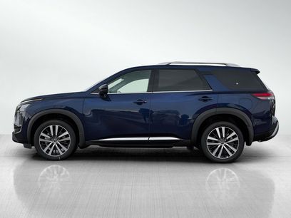 New 2025 Nissan Pathfinder Platinum w/ Black Appearance Package