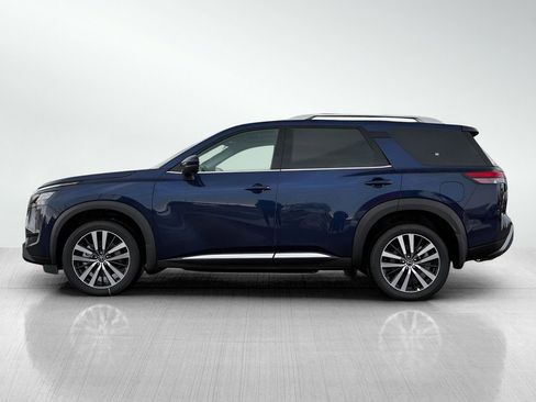 New 2025 Nissan Pathfinder Platinum w/ Black Appearance Package image 4