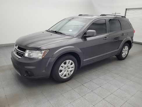Used 2019 Dodge Journey SE FWD image 2