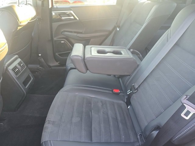 Used 2025 Mitsubishi Outlander SE AWD/4WD image 15