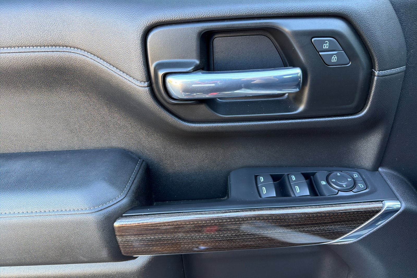 Used 2021 Chevrolet Silverado 1500 LT Trail Boss w/ Bed Protection Package AWD/4WD image 11