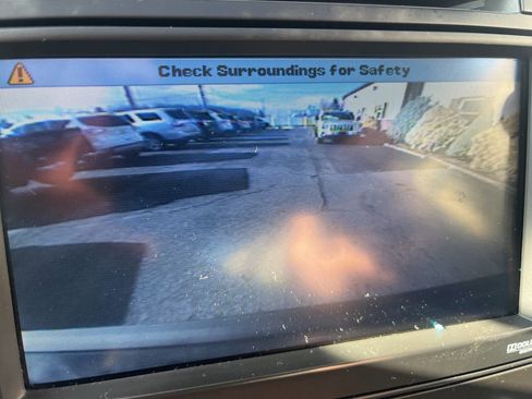 Used 2010 GMC Yukon Denali image 24