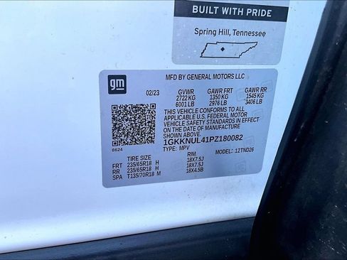 Used 2023 GMC Acadia SLT AWD/4WD image 3