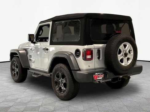 Used 2022 Jeep Wrangler Sport AWD/4WD image 4