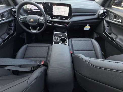 New 2026 Chevrolet Equinox LT w/ Convenience Package II FWD image 9