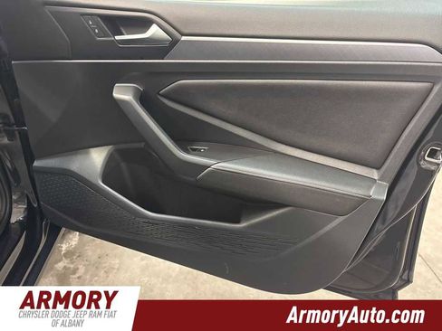 Used 2024 Volkswagen Jetta SE image 34