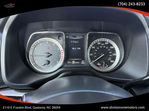 Used 2018 Nissan Titan SV AWD/4WD image 15