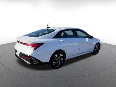 Used 2025 Hyundai Elantra SEL image 14