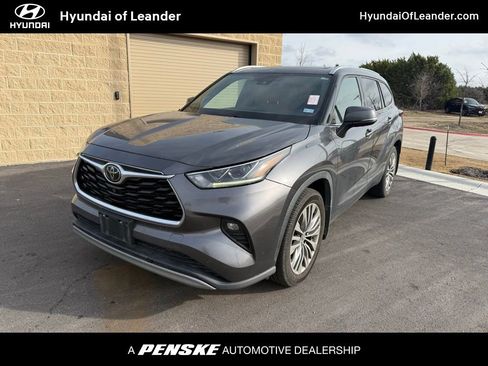 Used 2021 Toyota Highlander Platinum image 1