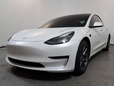Used 2021 Tesla Model 3 Standard Range Plus image 3