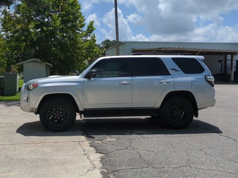 Used 2020 Toyota 4Runner TRD Off-Road Premium AWD/4WD image 9