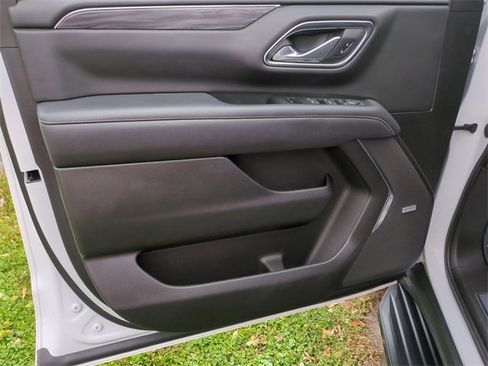 Used 2021 GMC Yukon SLT w/ SLT Premium Package image 22