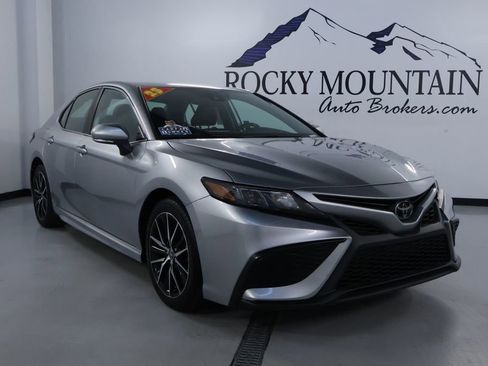 Used 2023 Toyota Camry SE image 1