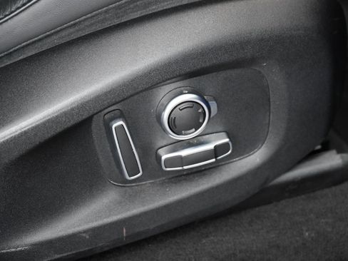 Used 2020 Jaguar F-PACE SVR image 23