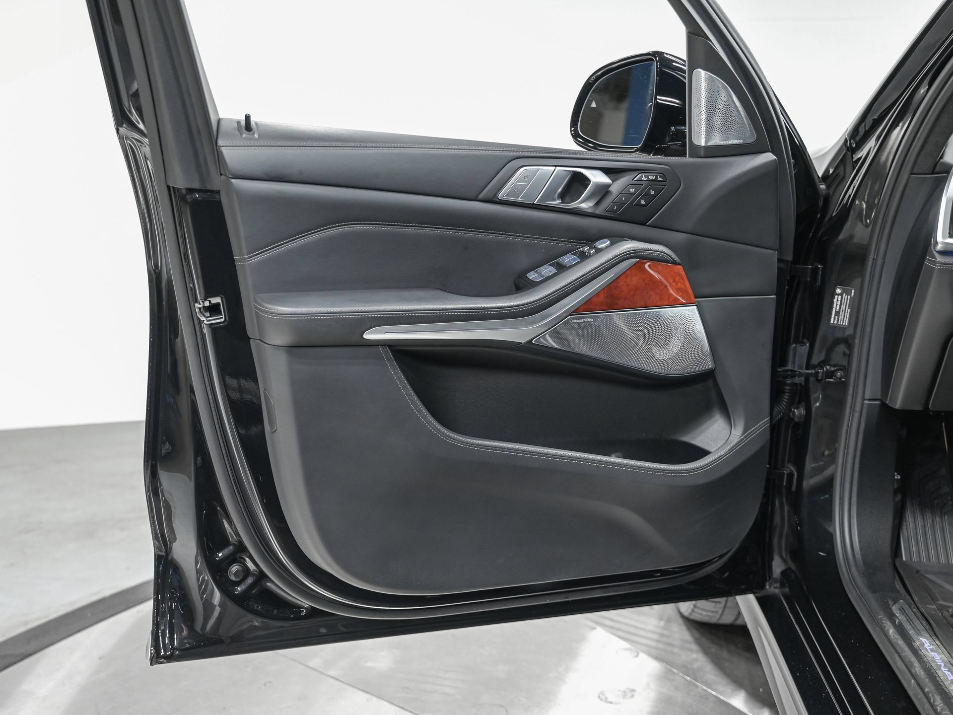 Used 2022 BMW ALPINA XB7 AWD/4WD image 12
