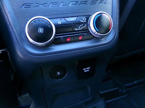 Used 2025 Ford Explorer ST AWD/4WD image 17