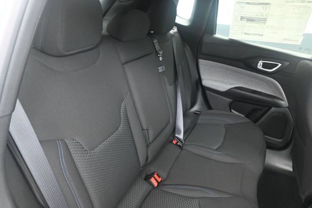 Used 2025 Jeep Compass Sport w/ Mopar Graphics Package AWD/4WD image 10