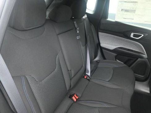 Used 2025 Jeep Compass Sport w/ Mopar Graphics Package AWD/4WD image 10