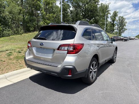 Used 2018 Subaru Outback 2.5i Limited AWD/4WD image 9