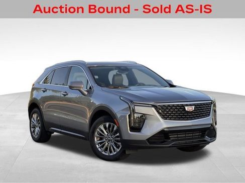 Used 2025 Cadillac XT4 Premium Luxury FWD image 2