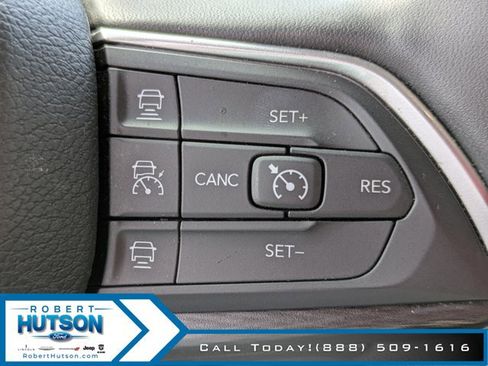 Used 2023 Jeep Grand Cherokee L Laredo image 21