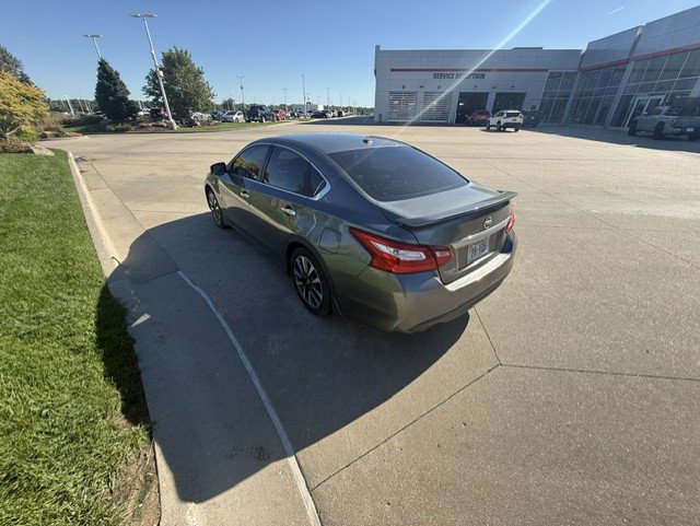 Used 2017 Nissan Altima 2.5 SL w/ 2.5 Technology Package FWD image 6