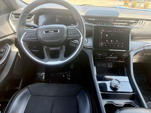 Used 2024 Jeep Grand Cherokee Altitude AWD/4WD image 13