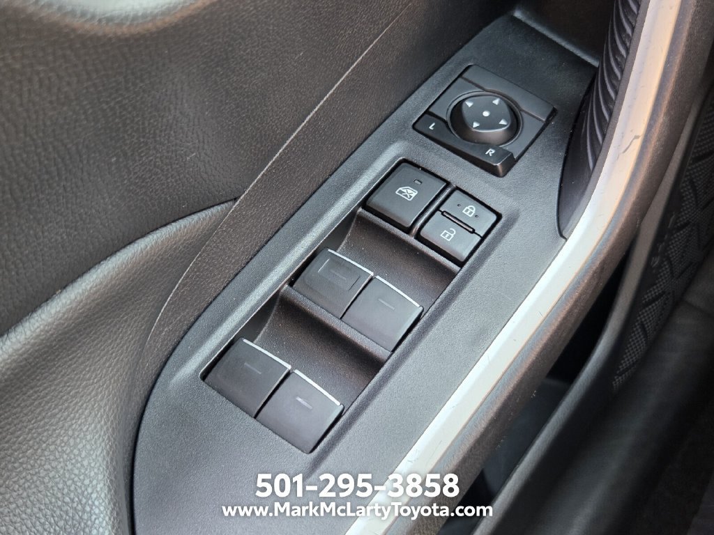 Used 2025 Toyota RAV4 XLE AWD/4WD image 23