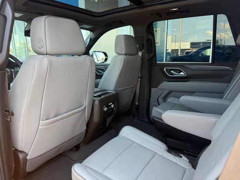 Used 2024 GMC Yukon SLT w/ SLT Premium Package AWD/4WD image 15