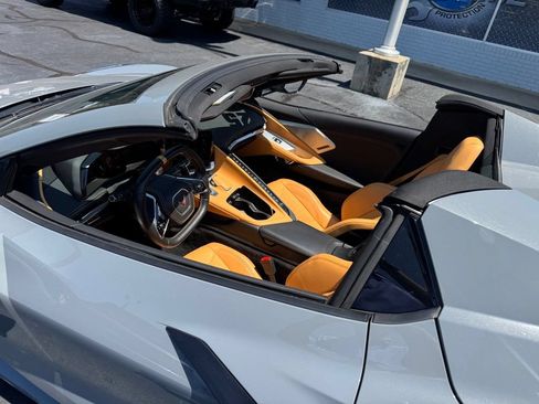 Used 2025 Chevrolet Corvette Stingray Preferred Conv w/ Z51 Performance Package RWD image 16