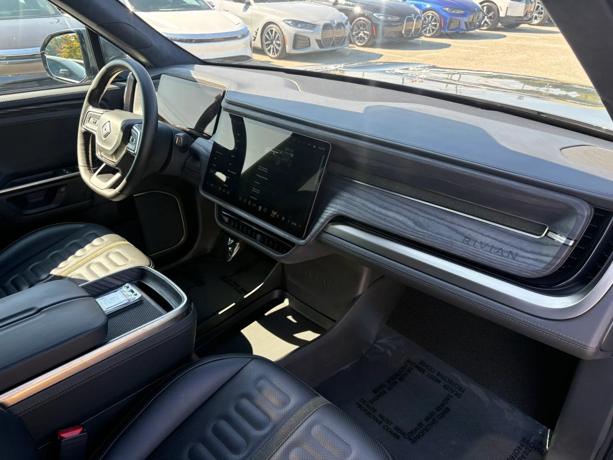 Used 2025 Rivian R1S Adventure Dual AWD/4WD image 15