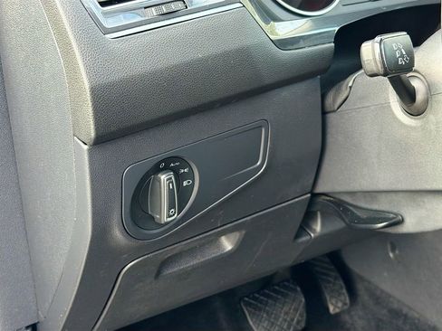 Used 2020 Volkswagen Tiguan SE R-Line image 10