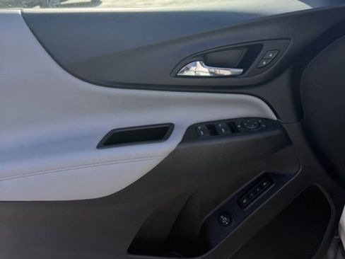 Used 2021 Chevrolet Equinox Premier image 9