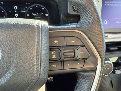 Used 2025 Toyota Tacoma TRD Sport AWD/4WD image 37