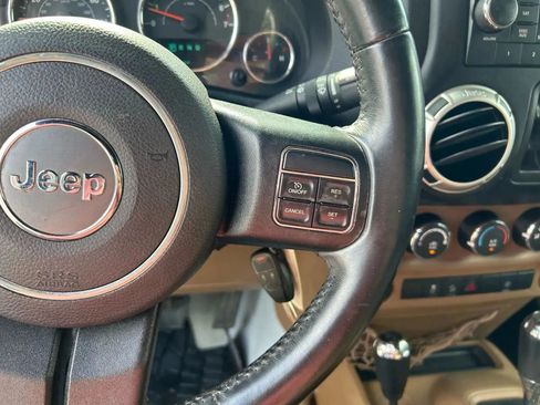 Used 2017 Jeep Wrangler Unlimited Sahara AWD/4WD image 14