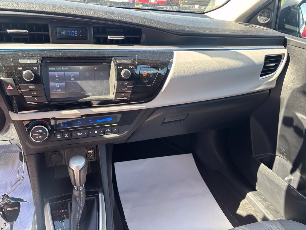 Used 2015 Toyota Corolla LE FWD image 18