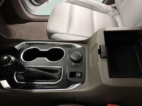 Used 2019 Chevrolet Traverse Premier w/ Driver Confidence II Package FWD image 20