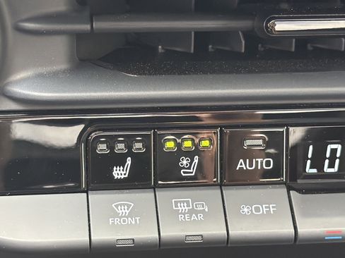 Used 2025 Toyota Crown Signia image 30