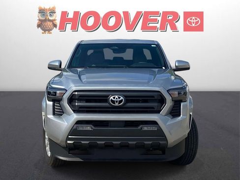 Used 2025 Toyota Tacoma SR5 AWD/4WD image 5