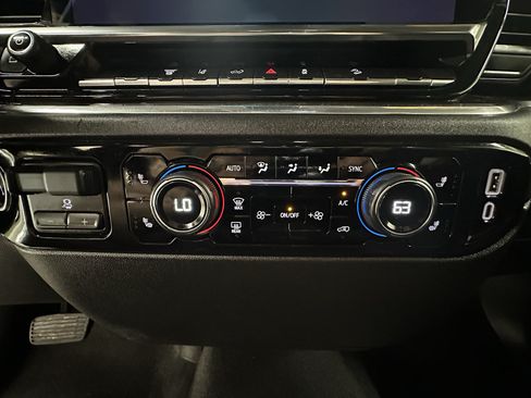 Certified 2024 Chevrolet Silverado 2500 LT AWD/4WD image 30