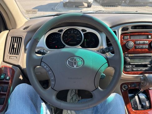 Used 2005 Toyota Highlander Limited image 9