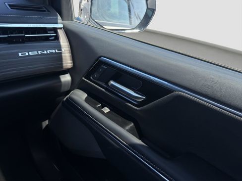 Used 2025 GMC Sierra EV Denali image 17
