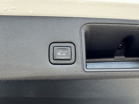 Used 2023 GMC Terrain SLE w/ Driver Convenience Package image 25