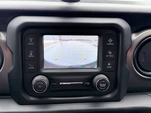 Used 2018 Jeep Wrangler Sport image 13