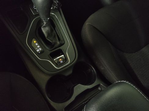 Used 2019 Jeep Cherokee Latitude w/ Popular Appearance Group image 26