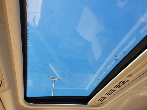 Used 2017 BMW 320i Sedan image 30