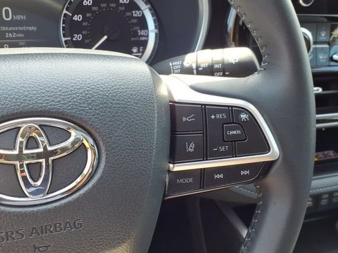 Used 2026 Toyota Highlander XLE AWD/4WD image 24