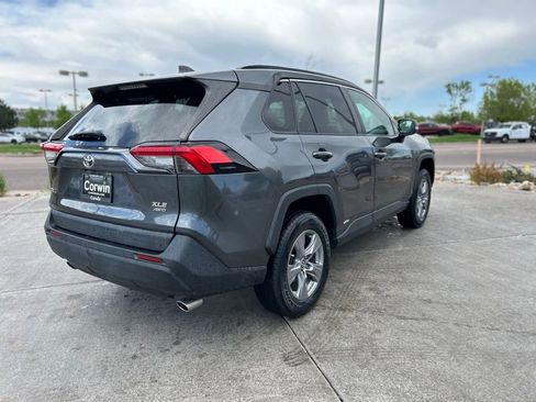 Used 2022 Toyota RAV4 XLE AWD/4WD image 8