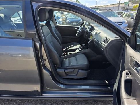 Used 2011 Volkswagen Jetta SE FWD image 15