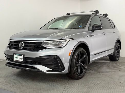 Used 2023 Volkswagen Tiguan SE R-Line FWD image 3